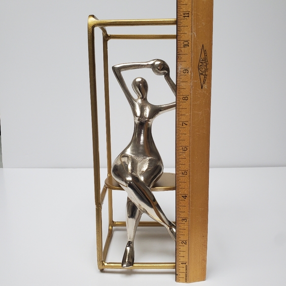 Seated Nude with Ball Sculpture Decor made in India - Picture 6 of 10